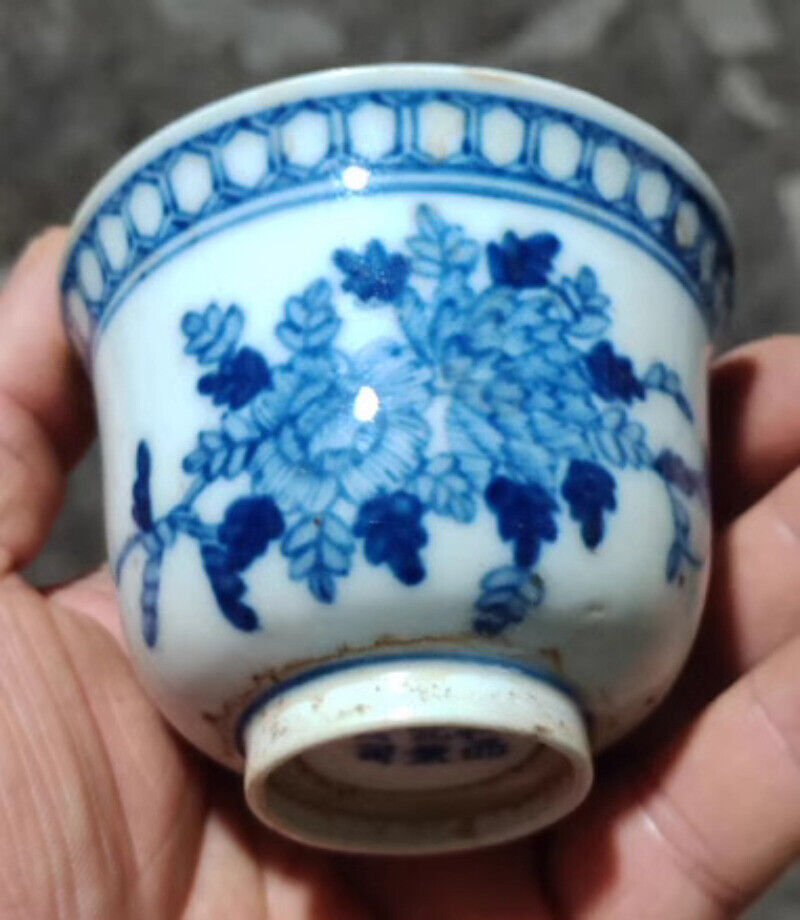 Ceramic Tea Cups with Blue and White Peony Patterns in The Late Qing Dynasty