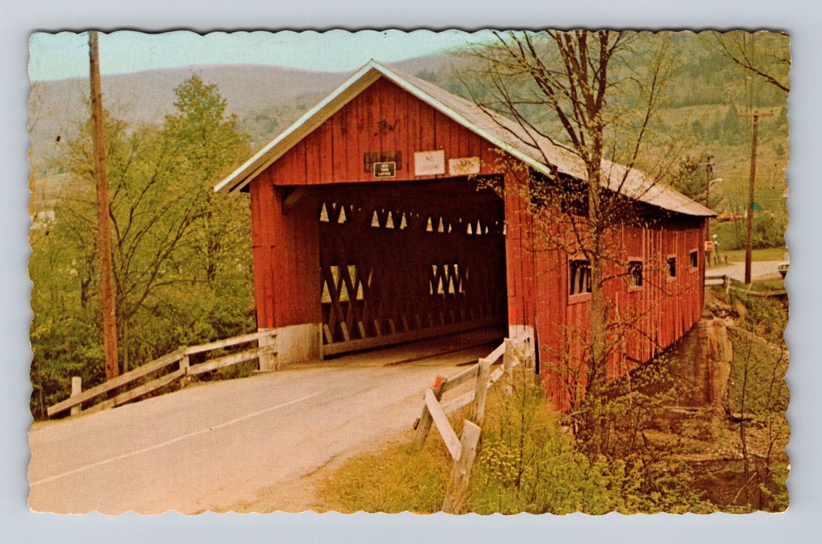 VT-Vermont, Northfield Falls Covered Bridge, Antique, Vintage Souvenir Postcard