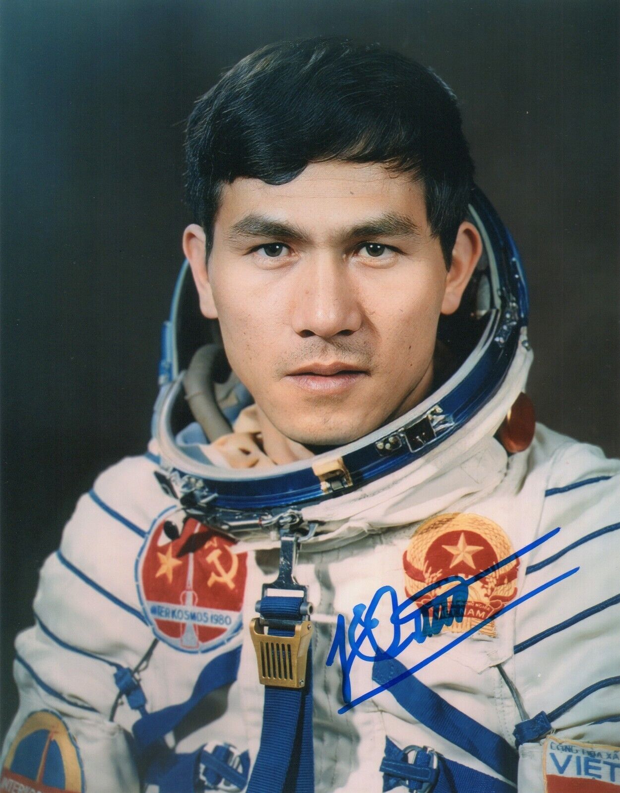 8x10 Original Autographed Photo of Vietnamese Cosmonaut Phạm Tuân
