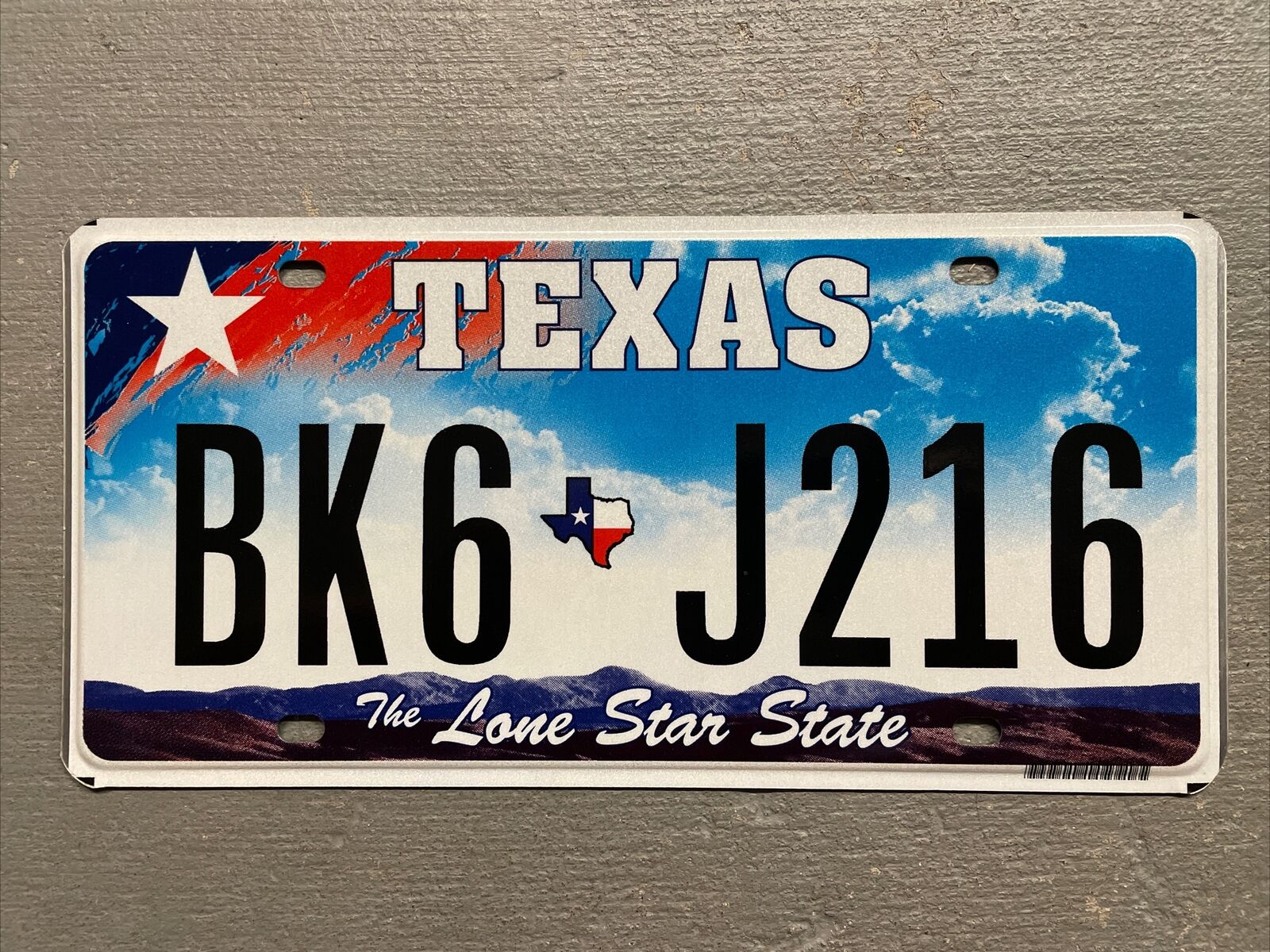 EXPIRED TEXAS LICENSE PLATE THE LONE STAR STATE  RANDOM LETTERS/NUMBERS MINT