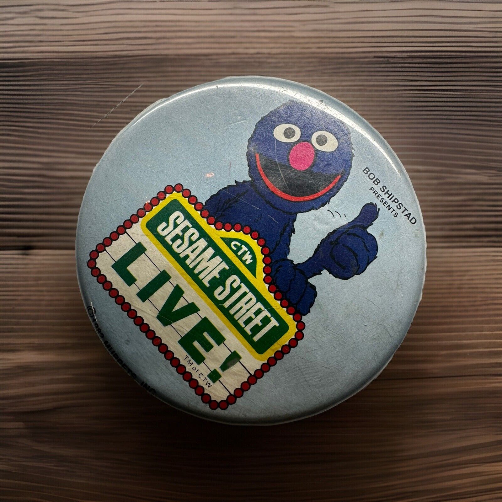 Vintage 1982 SESAME STREET LIVE Metal Button Pin Muppets Grover Pinback 3.5 Inch
