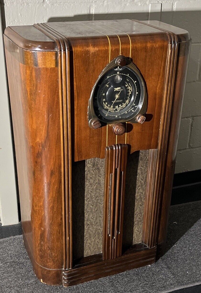 1938 Zenith  Console WORKING Radio. In Family Since New.