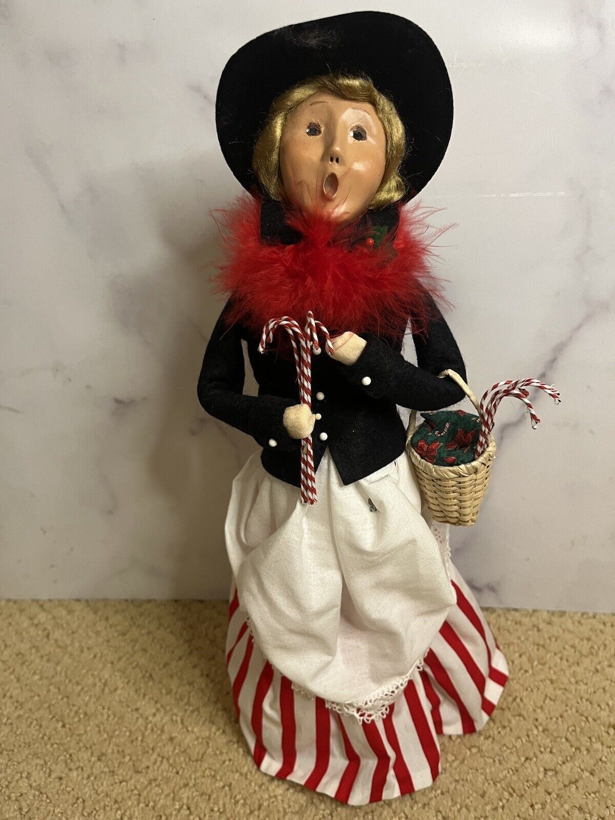 Rare Byers Choice Carolers 2004 Woman with Candy Canes Winterthur Exclusive