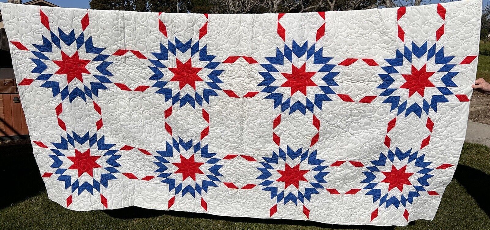ANTIQUE (1975) STAR PATTERN QUILT over-sized King 116”x87”~RED, WHITE, BLUE New