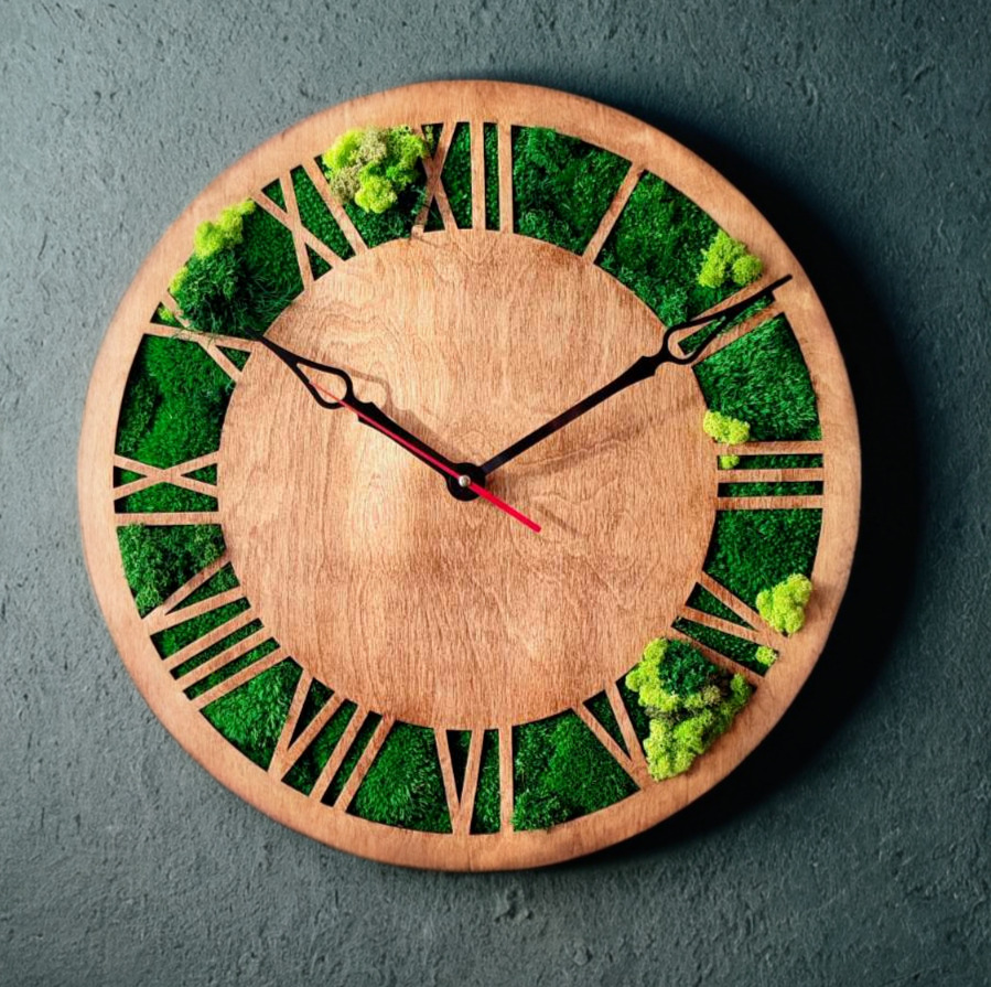 Timeless Elegance: Rustic Wood Clock with Norwegian Yagel Moss - 50cm