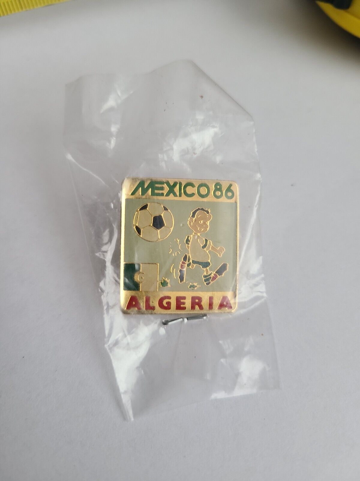 Football soccer FIFA WORLD CUP MEXICO 1986 ALGERIA rare pin, D2