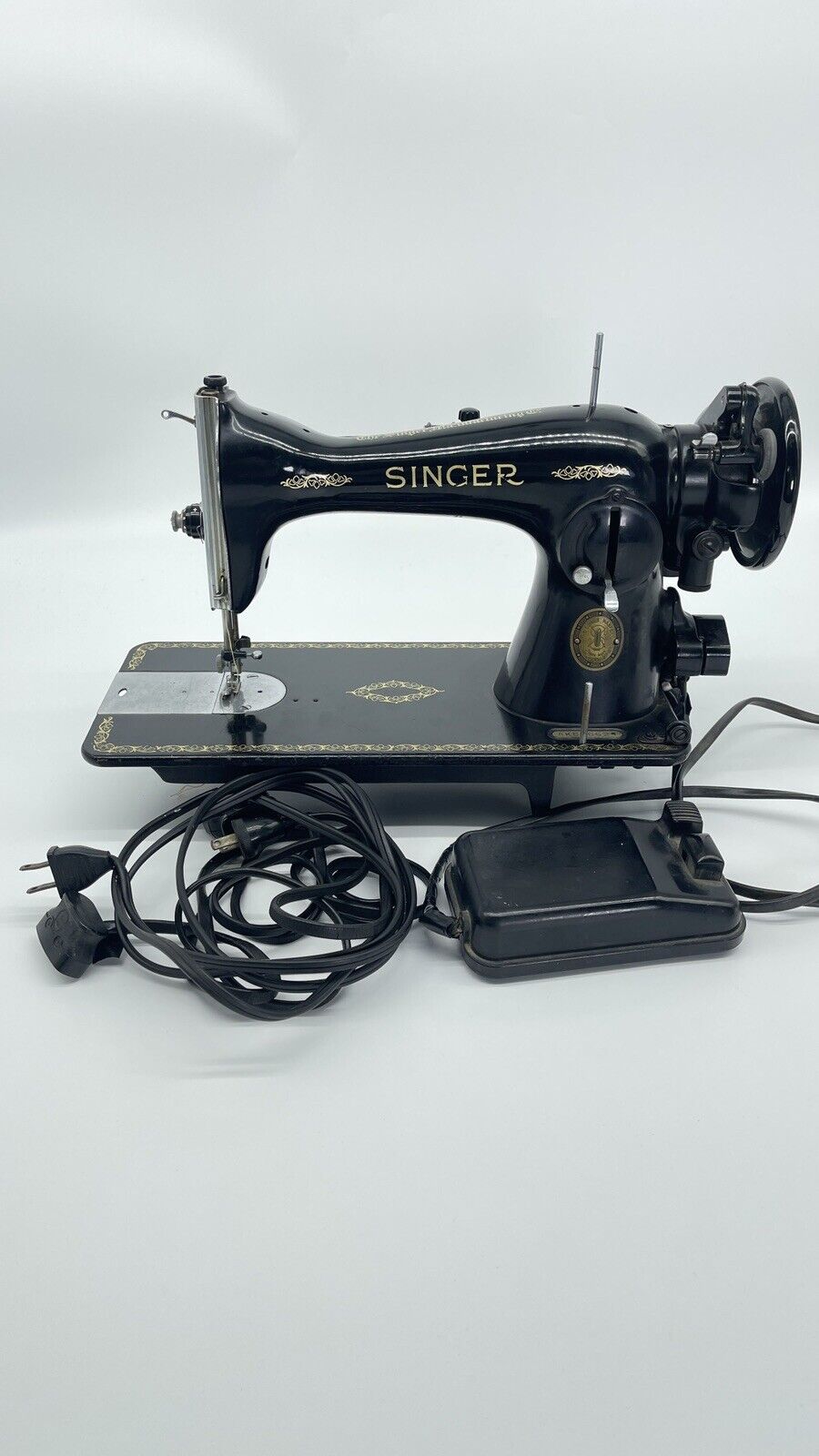 1951 SINGER 15 Sewing Machine AK Series Electric Works Great