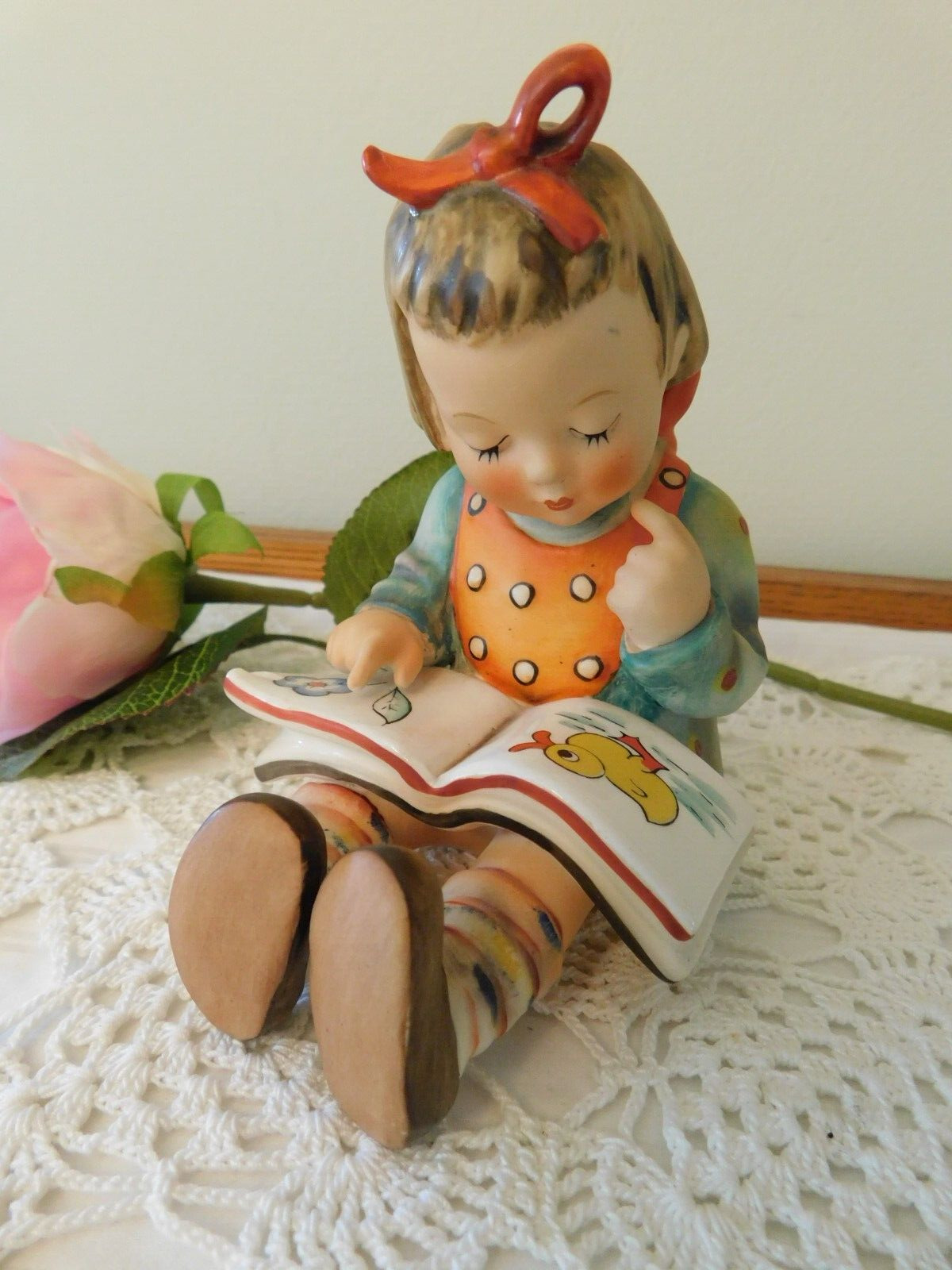 Goebel Hummel Bookworm Girl Figurine Germany 8