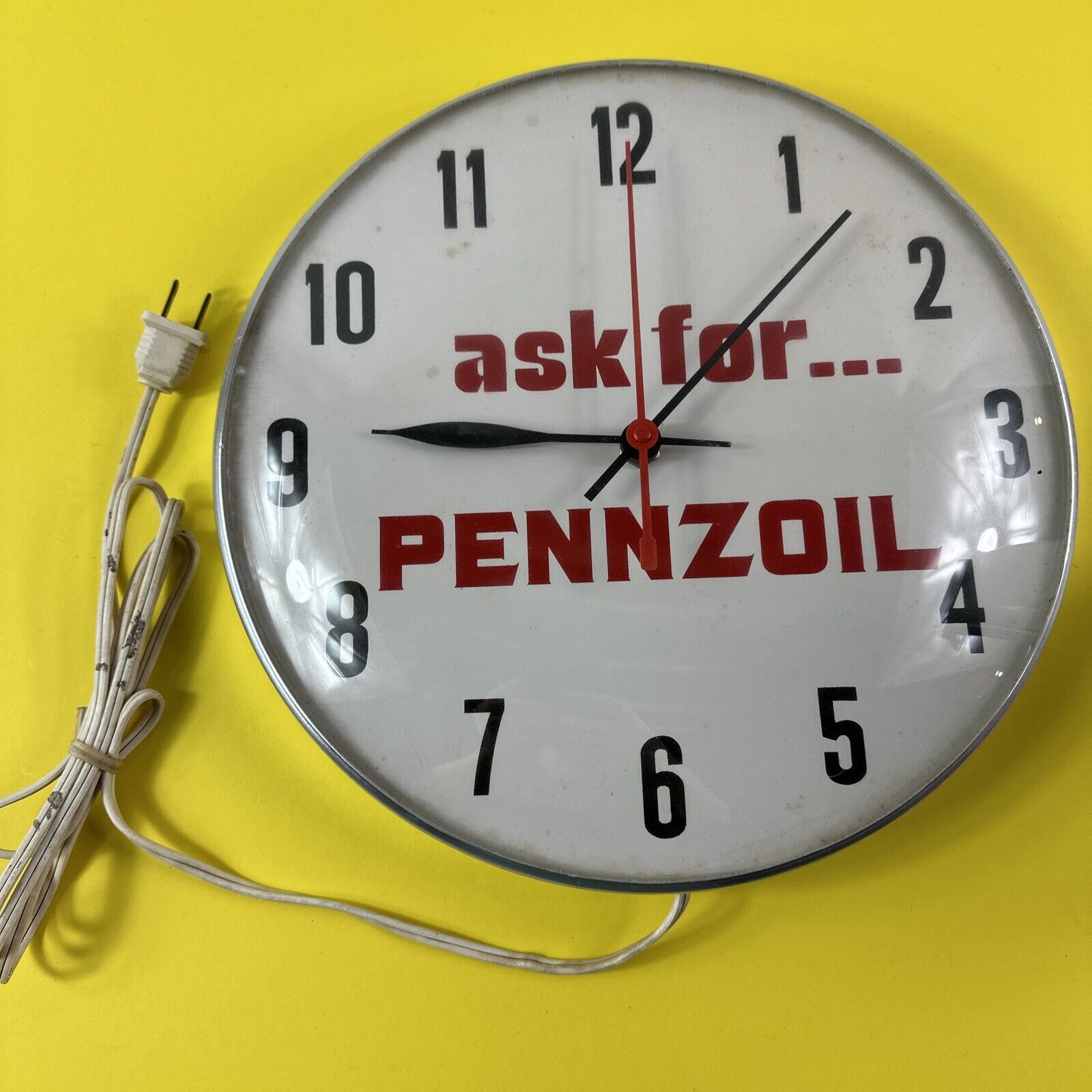 Vintage “ask for…PENNZOIL” 12 in. Electric Wall Clock ~ 4 Repair, Hums