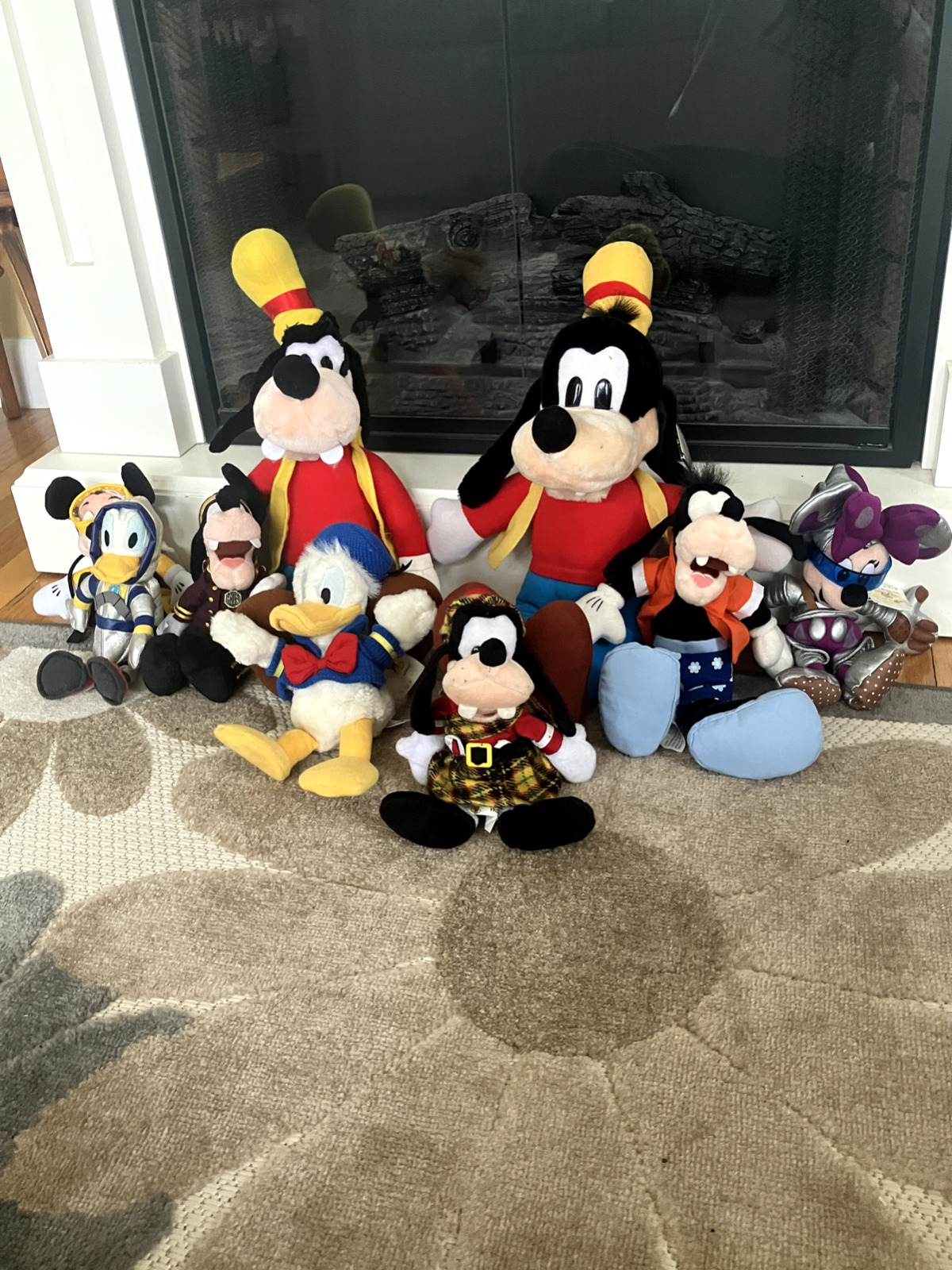 Vintage 1990's Disney Collectibles Goofy Minnie The Mouse Plushie Stuffed Toys