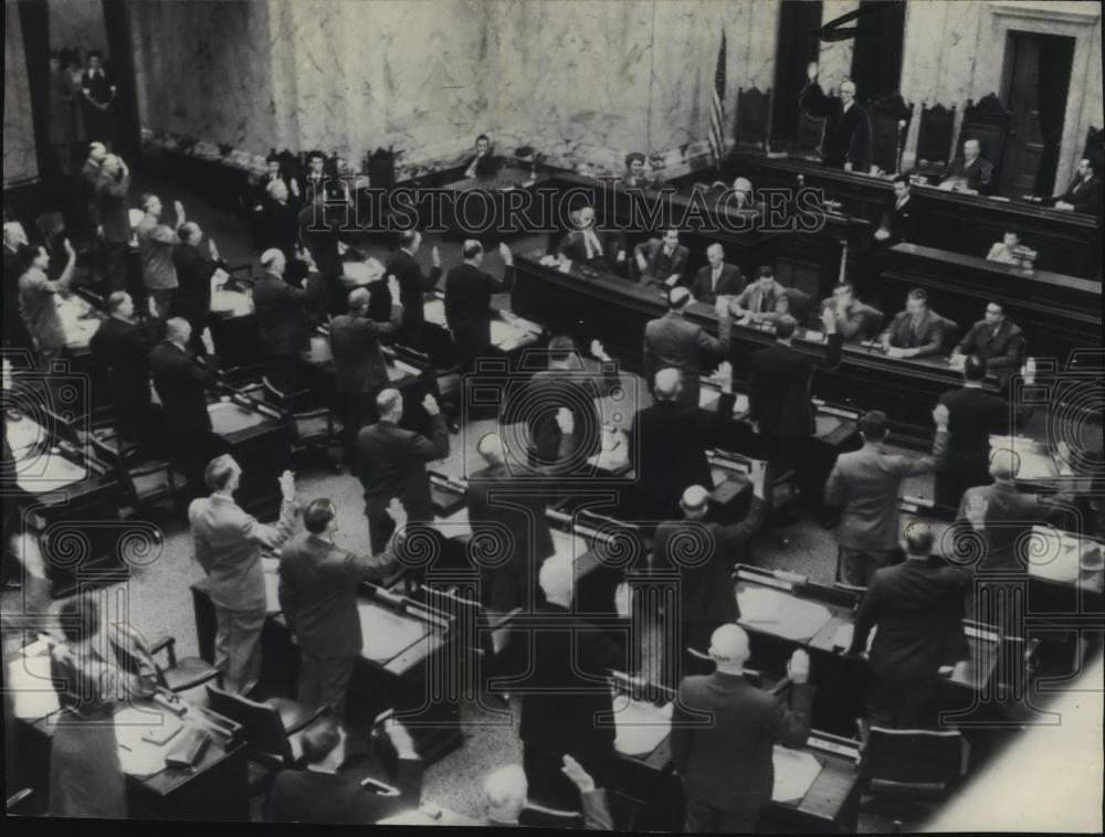 1947 Press Photo Washington State Legislature House of Representatives all Stand