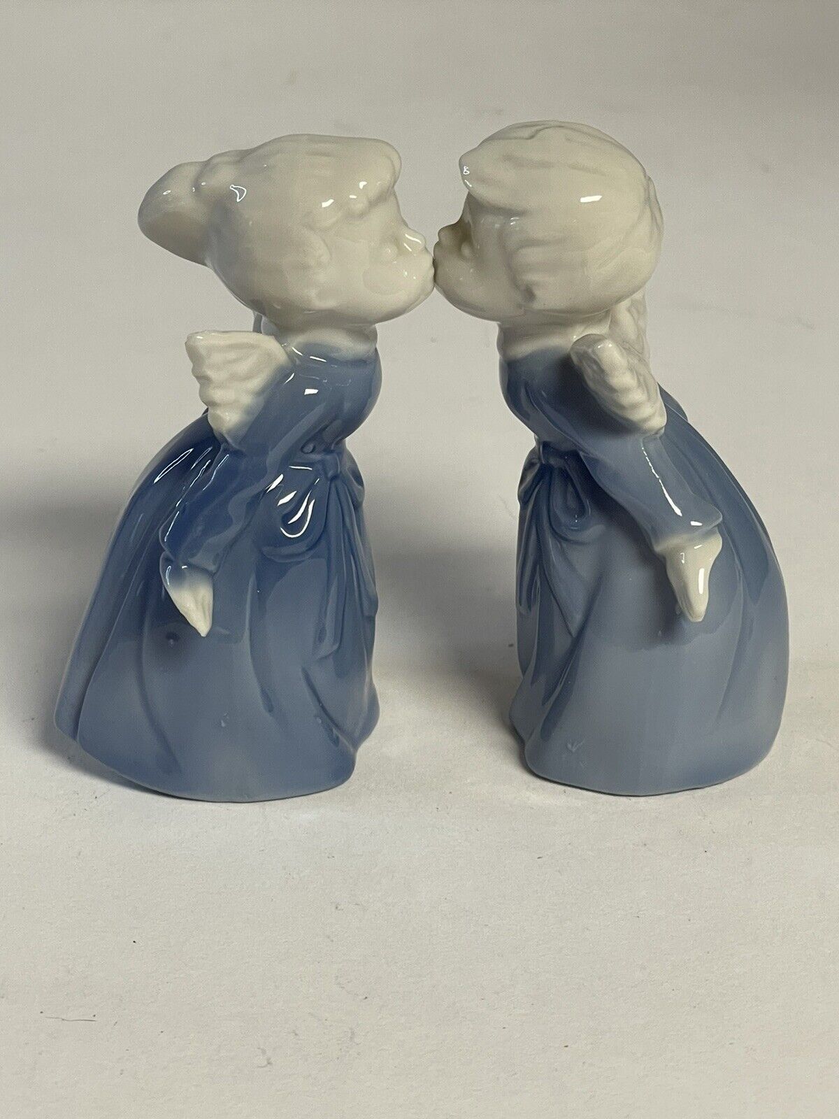 Vintage Blue Dress Porcelain Kissing Angels Figurines Boy Girl 3.25\