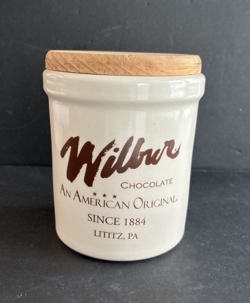 Wilbers Chocolate Crock With Wooden Lid Pre-Owned