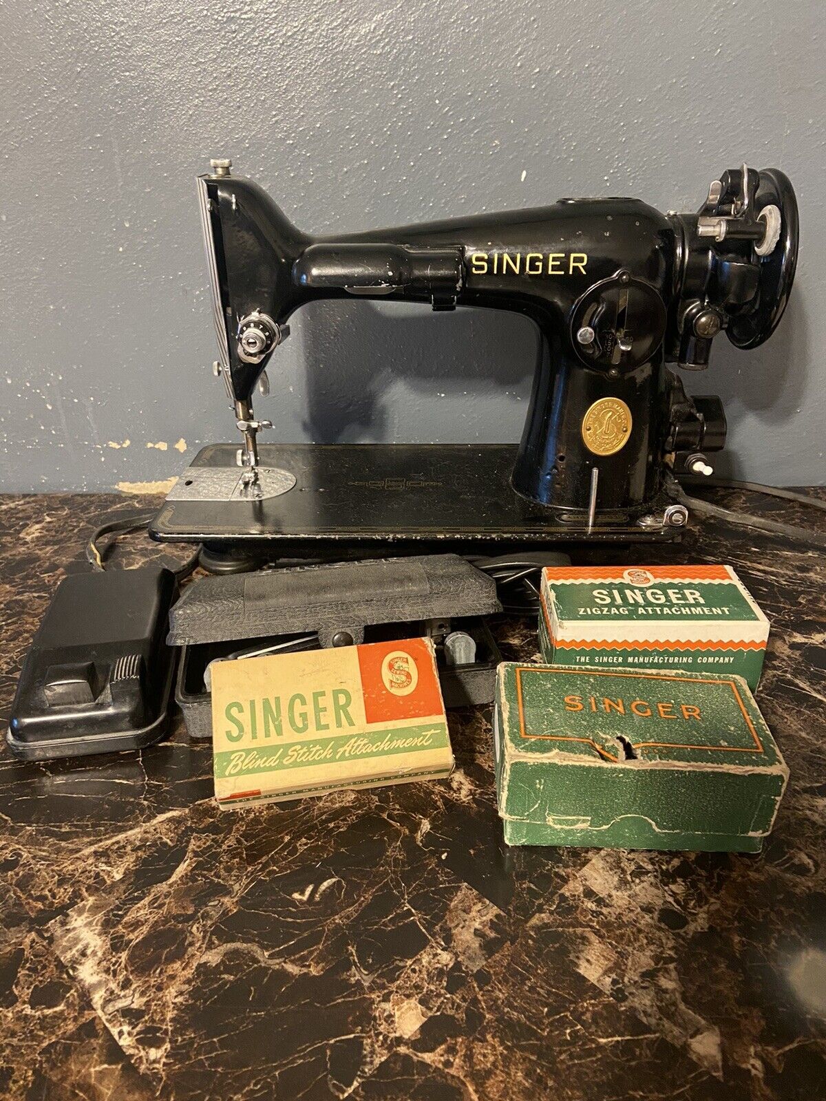 1950’s singer sewing machine with attachments
