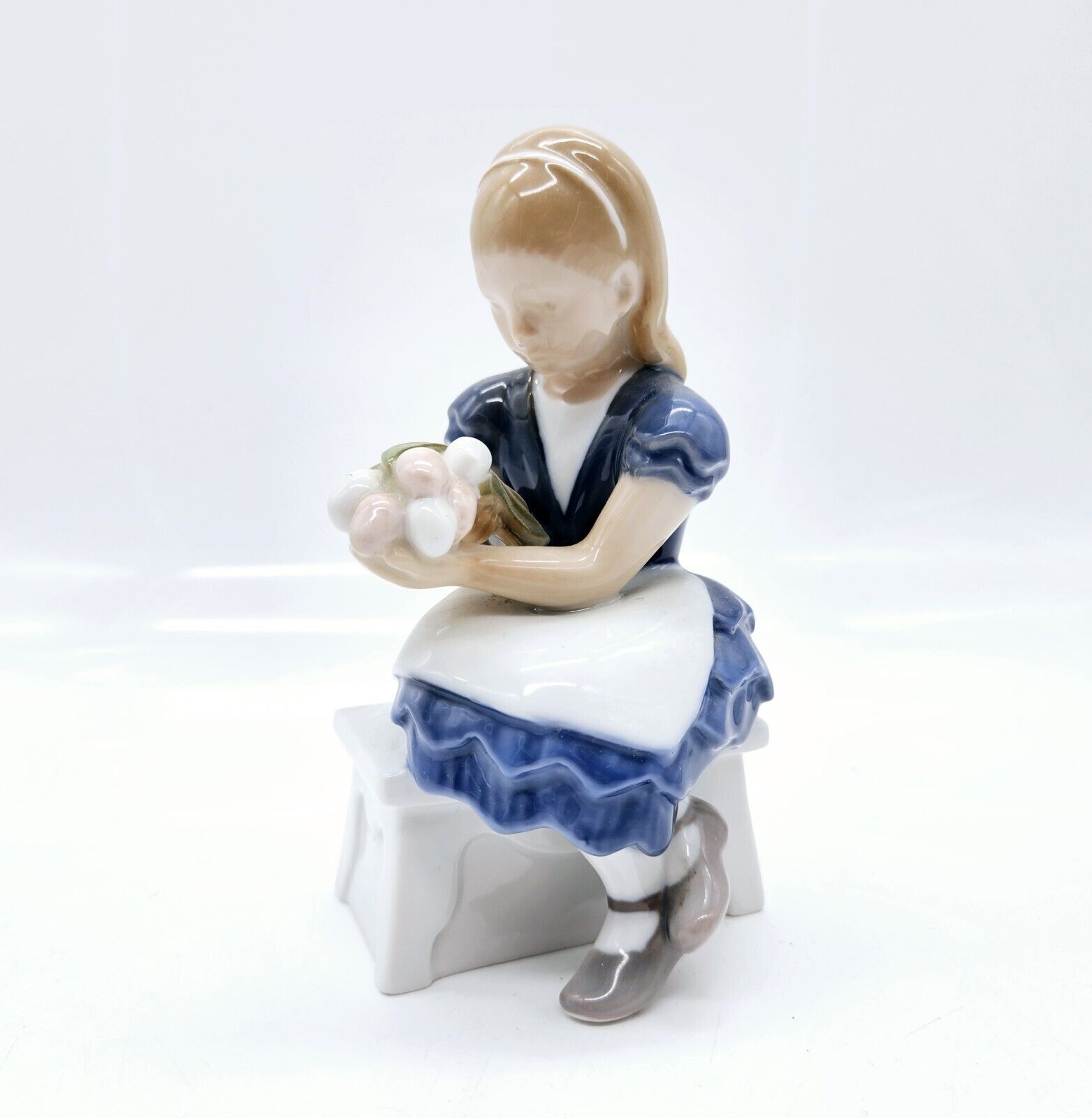 Bing and Grondahl Copenhagen Flower Girl Porcelain Figurine Idas 2298
