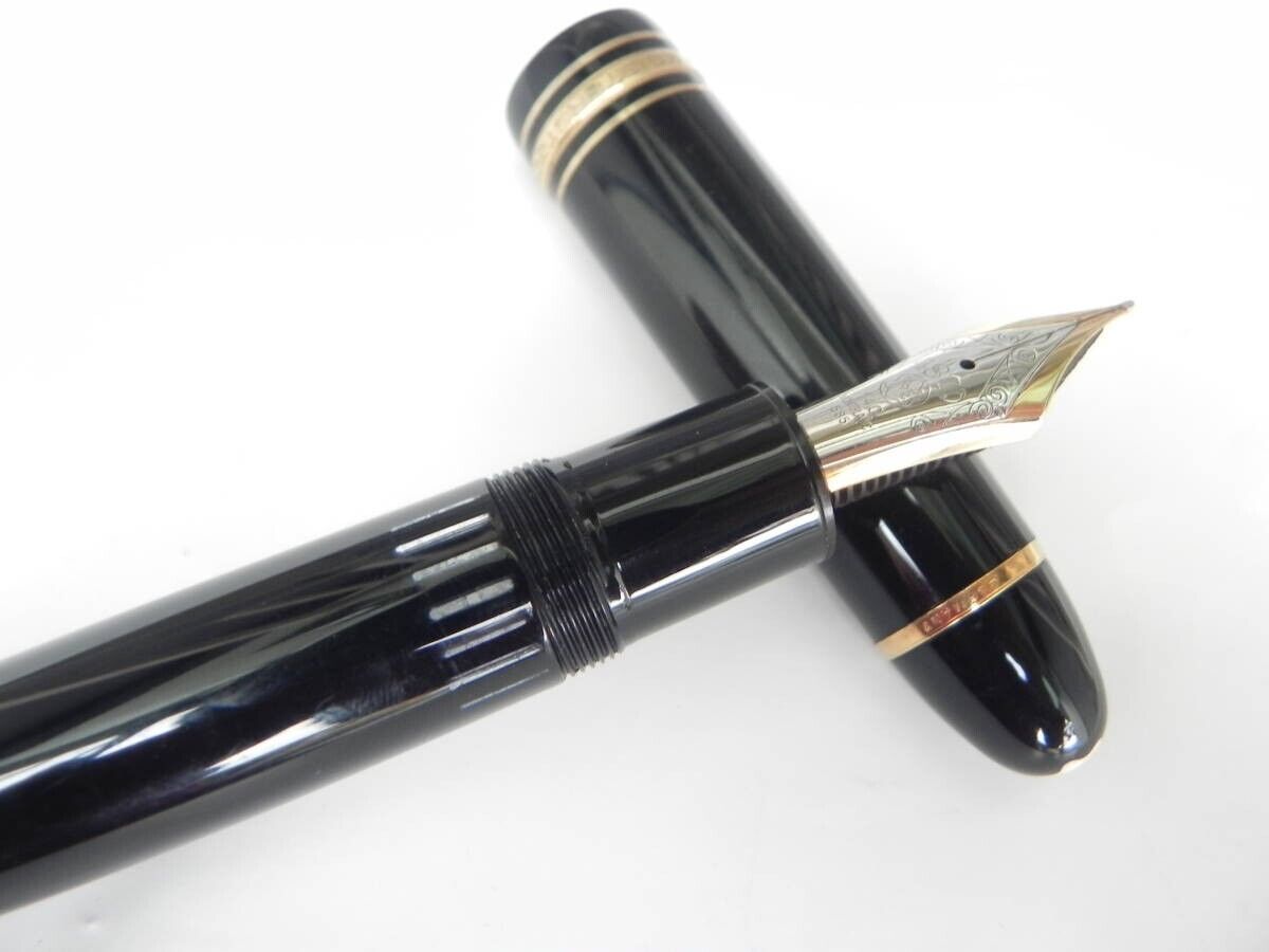 Montblanc Meisterstuck 149 14C 4810 585 Black Fountain Pen