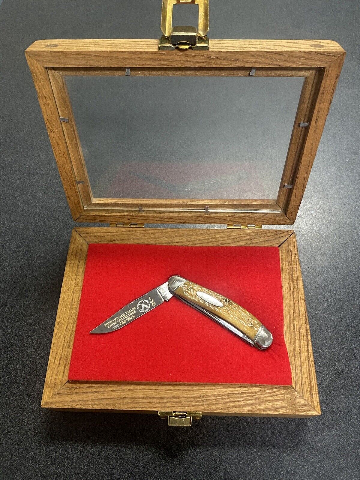 Bulldog Knife 36 Shenandoah Valley Knife Collectors 1996 In Nice Display Case