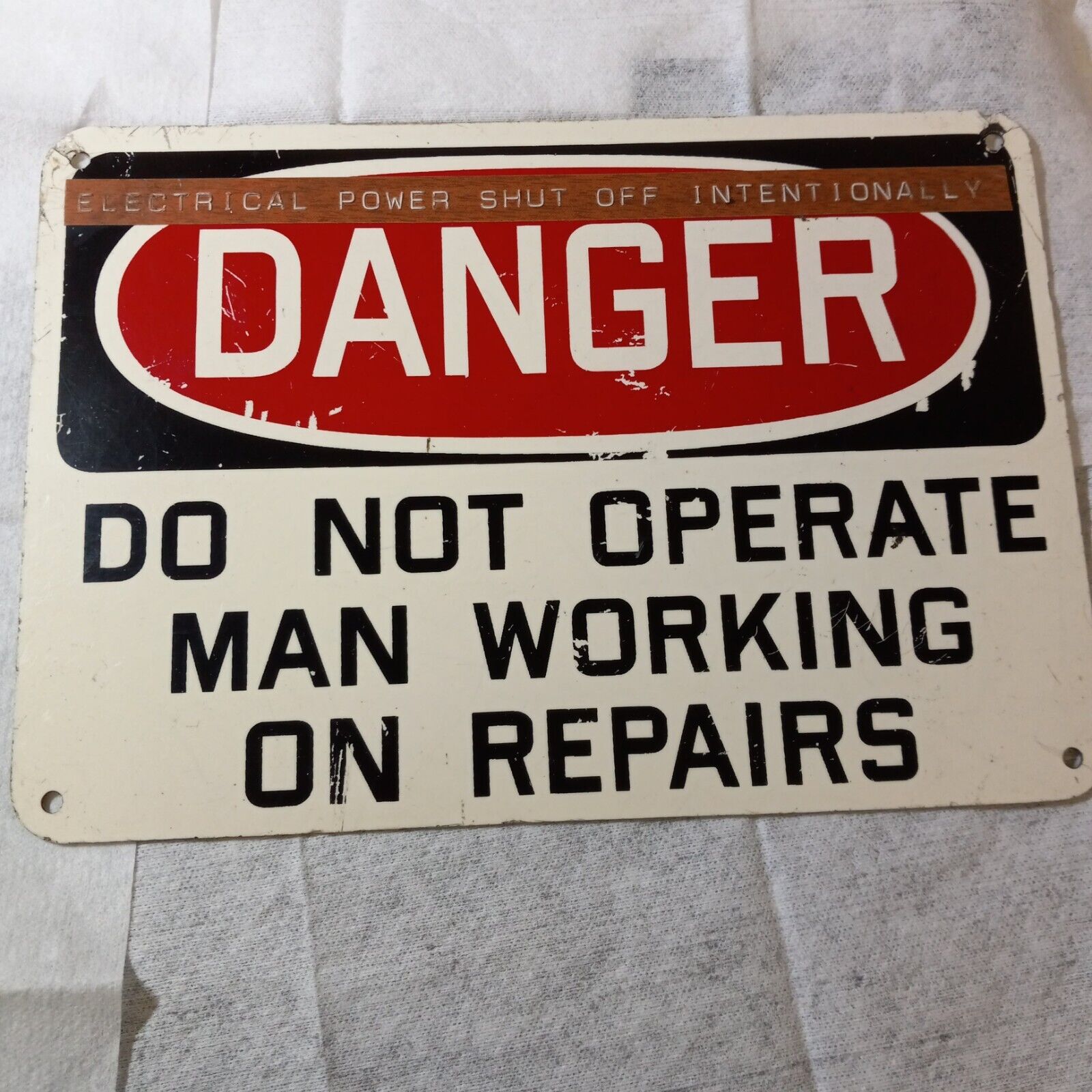 DANGER DO NOT OPERATE MAN WORKING ON REPAIRS VINTAGE PLASTIC SIGN 7\