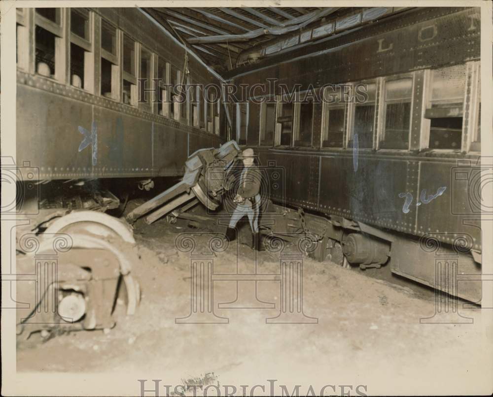 1929 Press Photo Officer inspects a railroad wreck at Calverton, Long Island NY