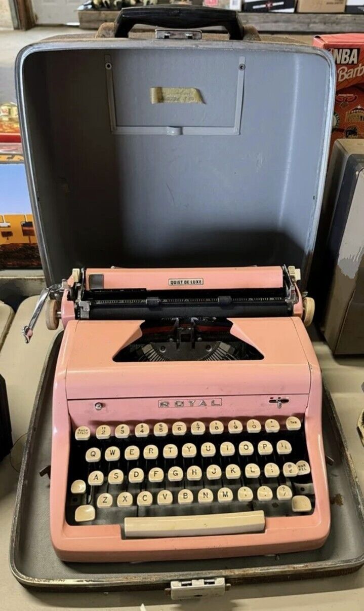 Vintage 1950's PINK Royal Quiet Deluxe Typewriter w/ Original Tweed Case 