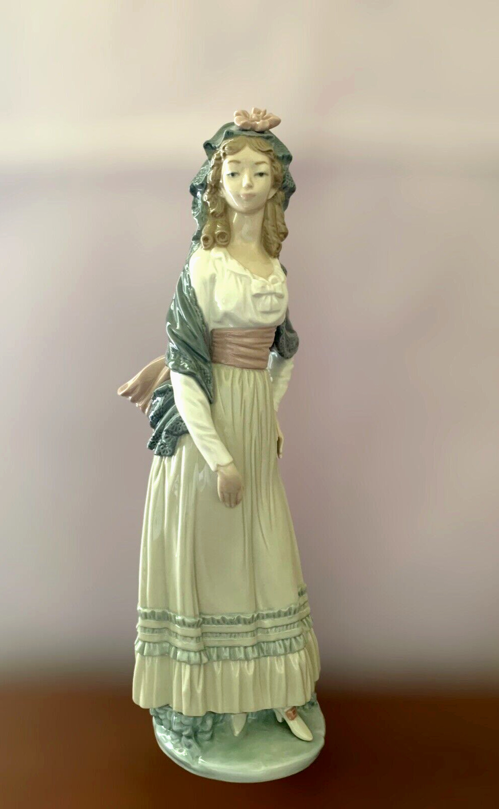 Retired LLadro Spain Figurine # 5125 GOYA LADY Dama Goyesca Glossy