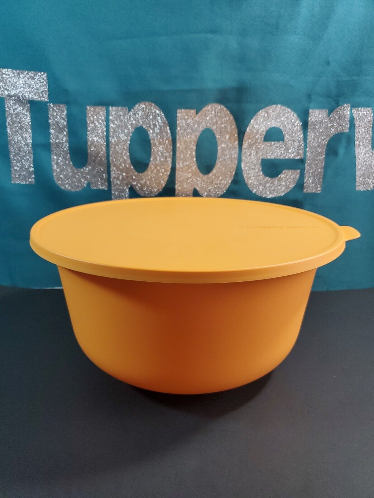 Tupperware Aloha Bowl with Seal 32 cup Large Orange Naranja 7.5L / 32cup aloha