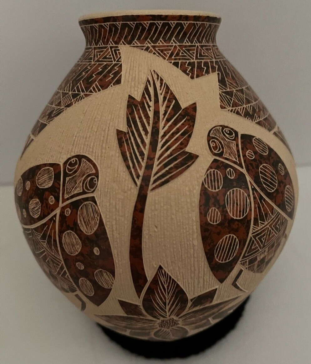 Mata Ortiz Pottery Olla Ladybug Sgraffito Hector Quintana Mexican Fine Folk Art
