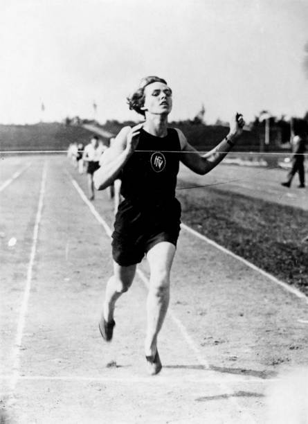 German athlete Lina Radke-Batschauer on her record in 800m run 1928 OLD PHOTO