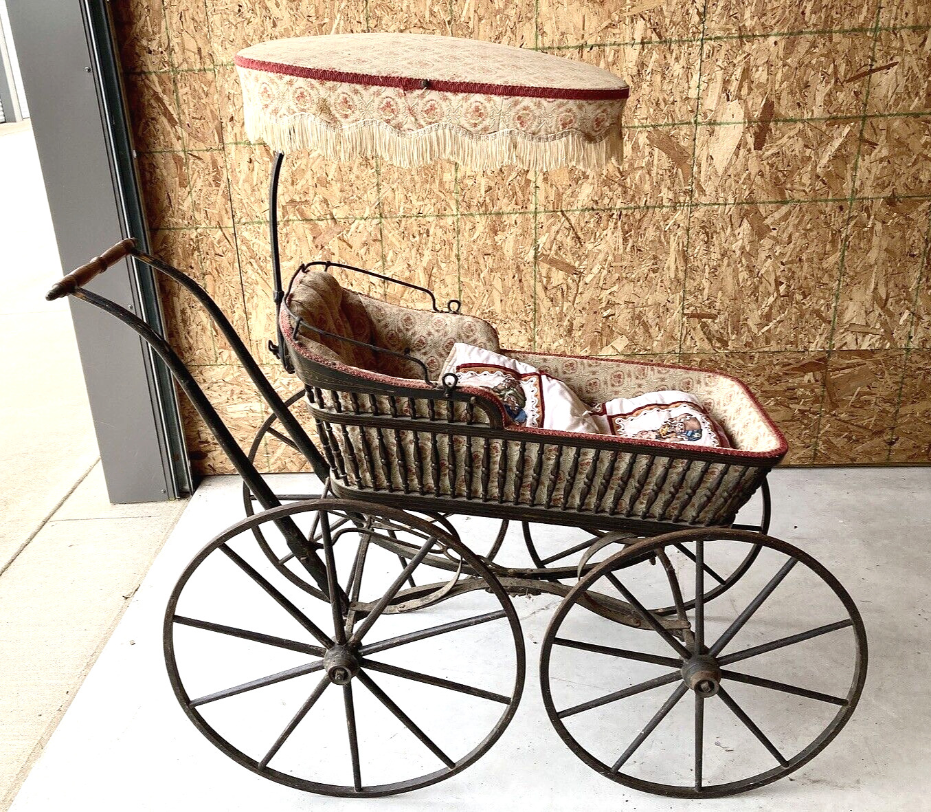 Antique Baby Carriage Buggy Victorian Stroller/Pram with Parasol, 1890s/1900s