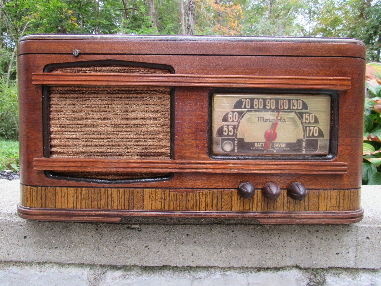 Motorola Battery Saver wood tube radio bakelite knobs vintage RARE & BEAUTIFUL