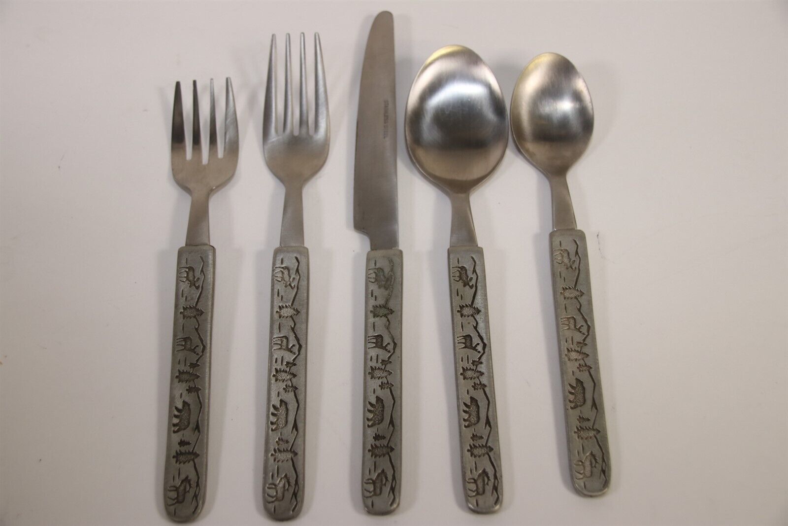 Angler's Expressions Wildlife Flatware 5-Piece Place Setting 18/8 Stainless