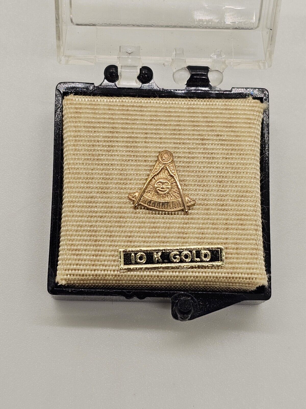 Vintage 10k Yellow Gold Freemason Masonic Sun Tie Tack Lapel Pin .3 Grams