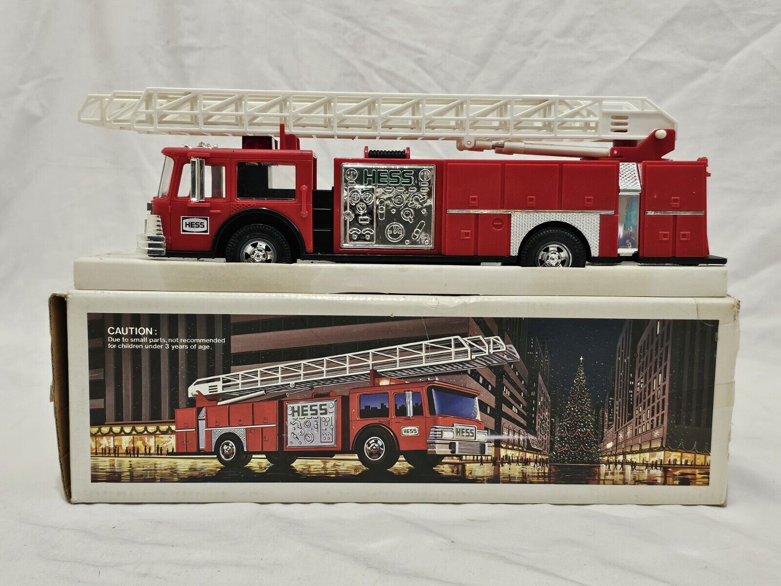 1986 Hess Gasoline Fire Engine Truck Bank Firetruck w/ Ladder with Original Box