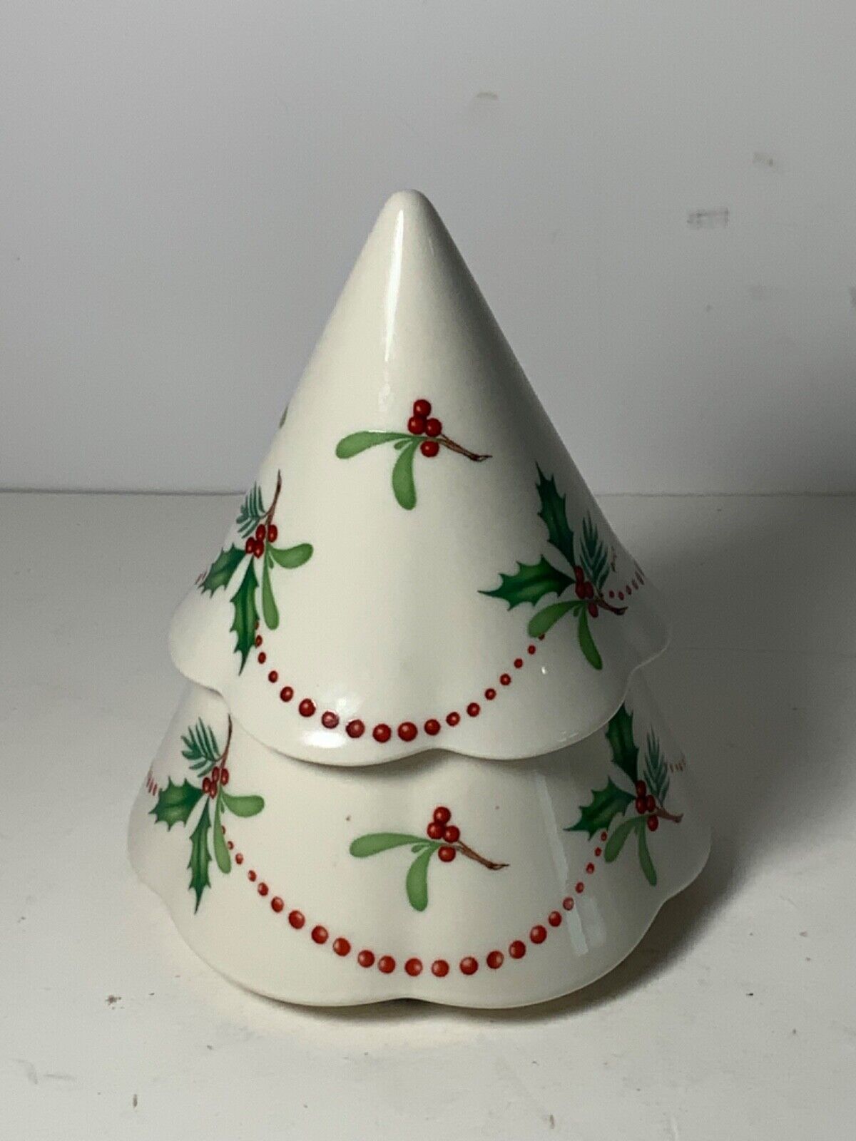 Lenox Tree Bright Mistletoe Porcelain Votive Candleholder 4.5 in.
