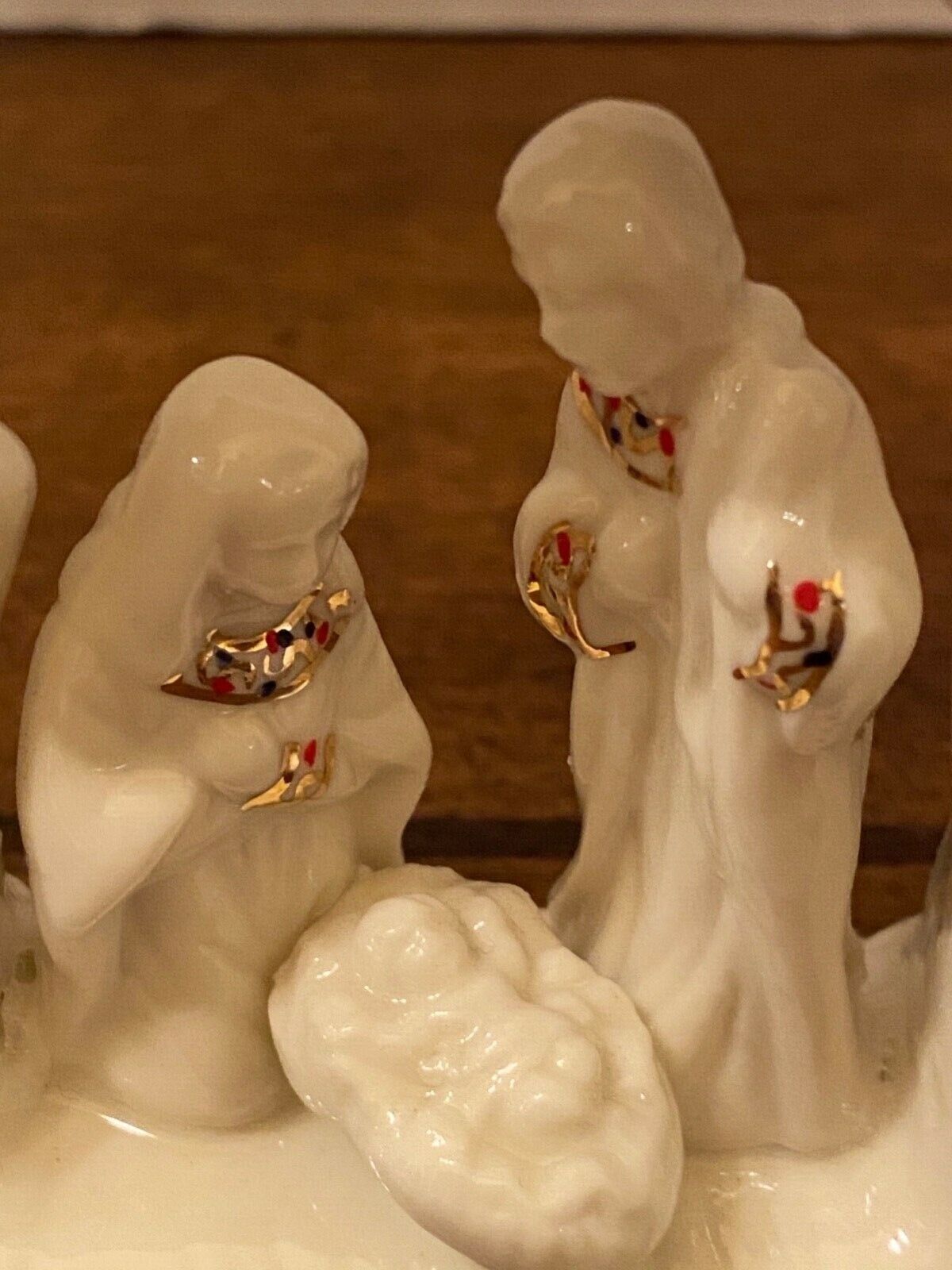 Vintage White Nativity Scene Porcelain Mary Jesus Joseph Gold Red 4” A31