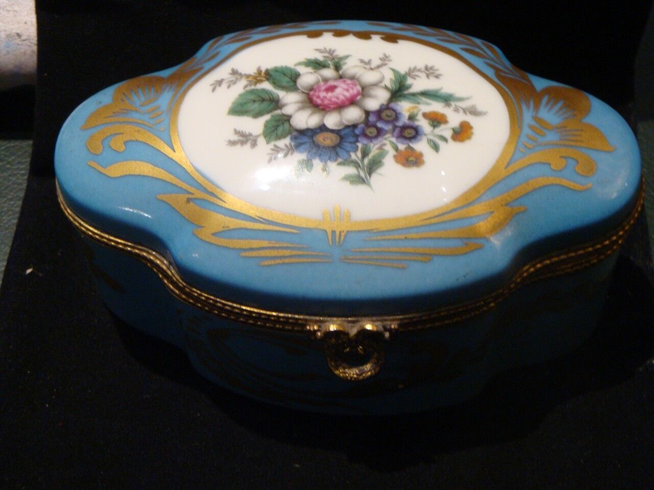 BEAUTIFUL LRG SIGNED FRENCH 19TH CENTURY SEVRES STYLE ESTATE LIMOGES JEWELRY BOX