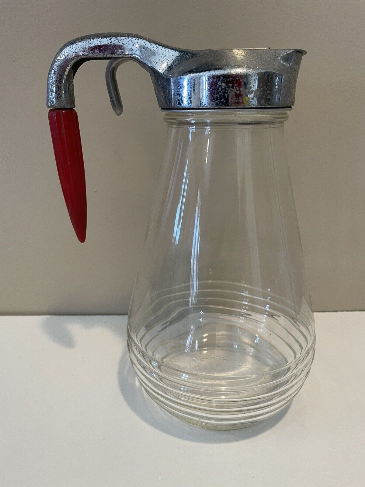Vintage Federal Tool Corp.  Retro Large Glass Syrup Pitcher Red Bakelite Handle
