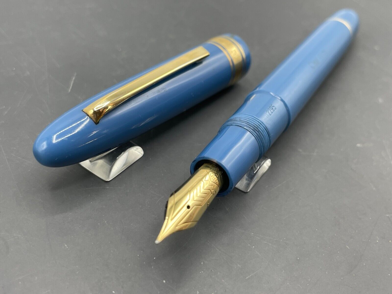 Omas Italy Large Ogiva Extra Fountain Pen Turquoise Baby-Blue Gold Trim 18k Fine
