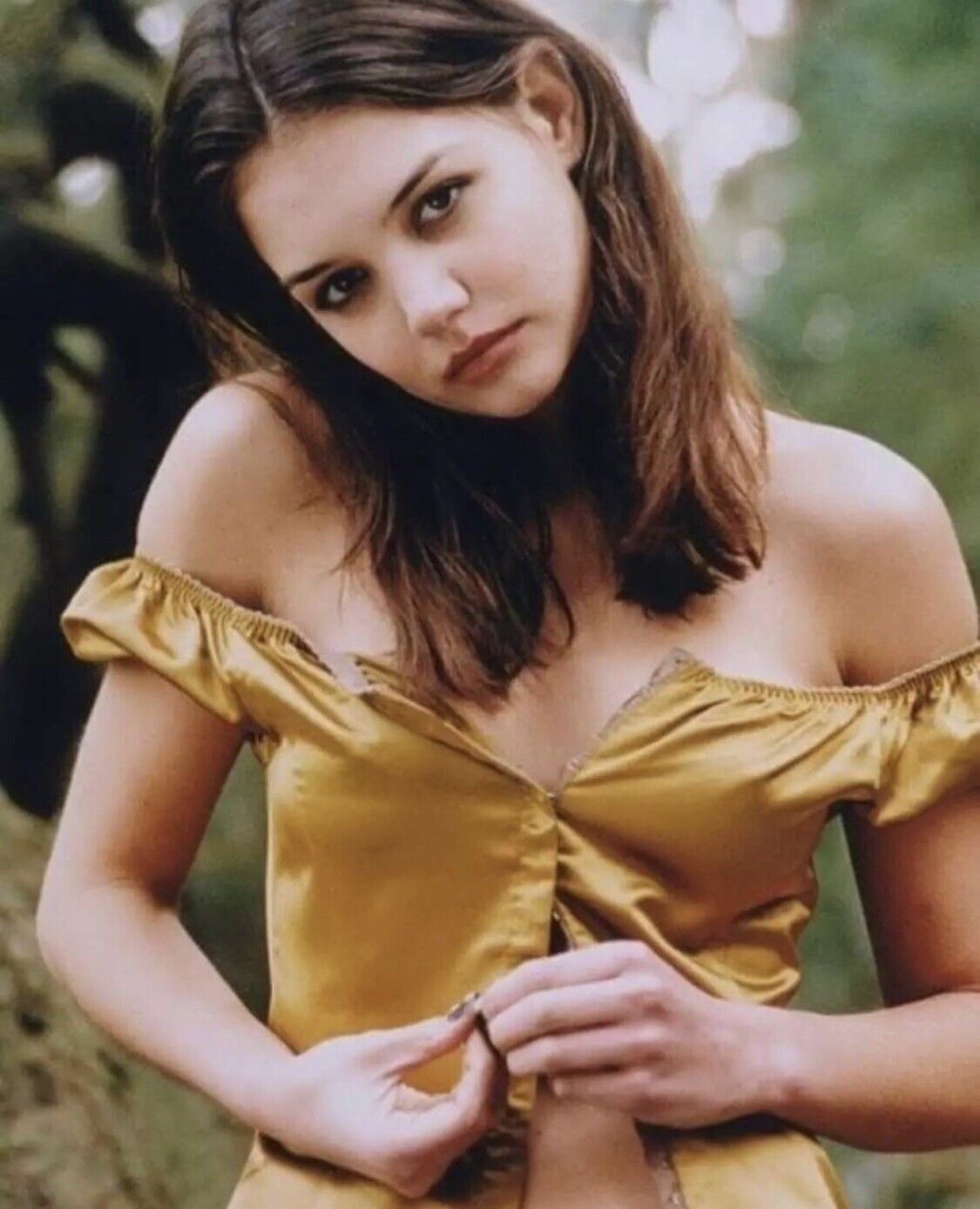KATIE HOLMES - SWEET, INNOCENT AND SEXY SHOT 