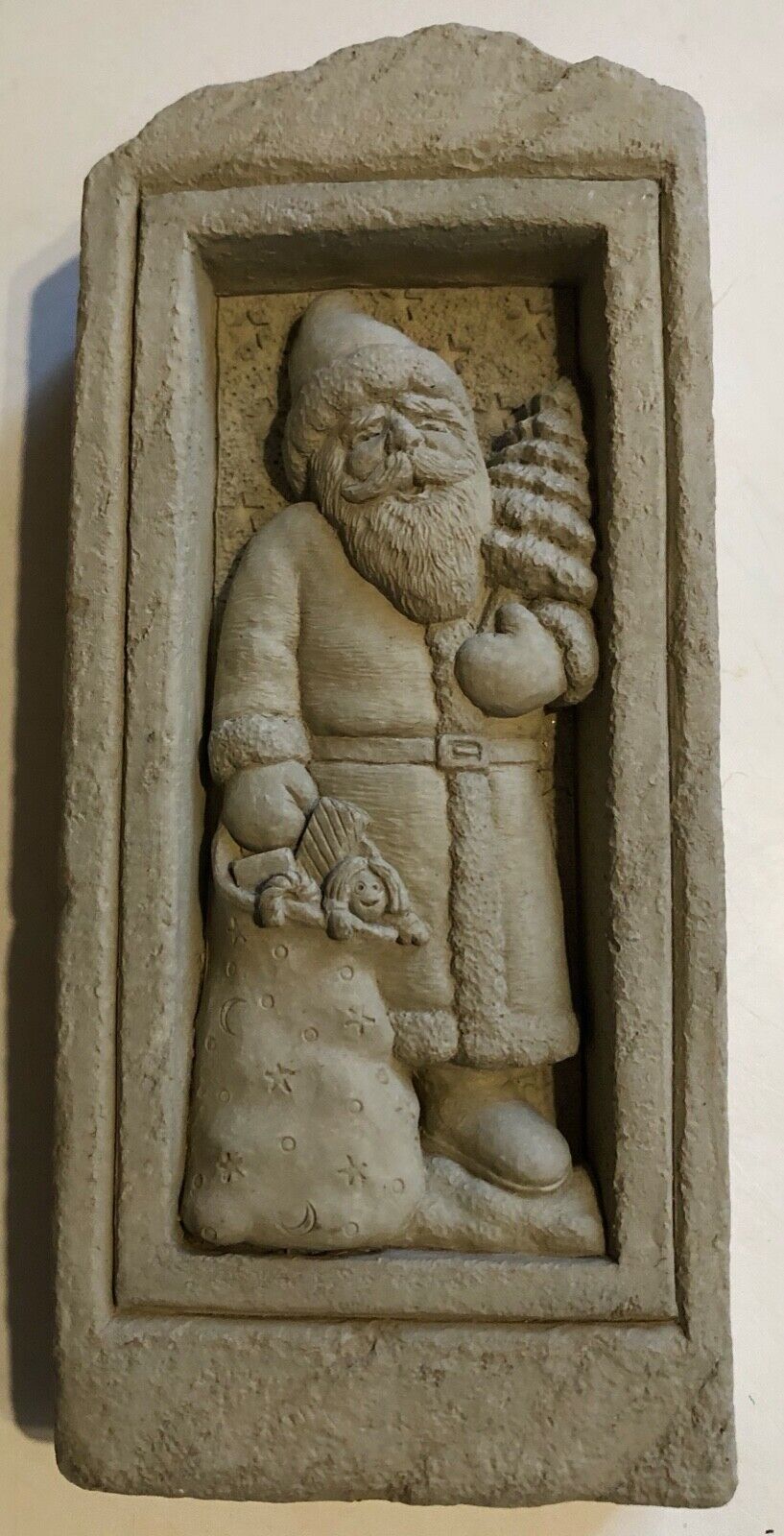 CARRUTH STUDIOS SANTA W. TREE & TOY BAG,  STANDING OR WALL PLAQUE, 1995, SIGNED
