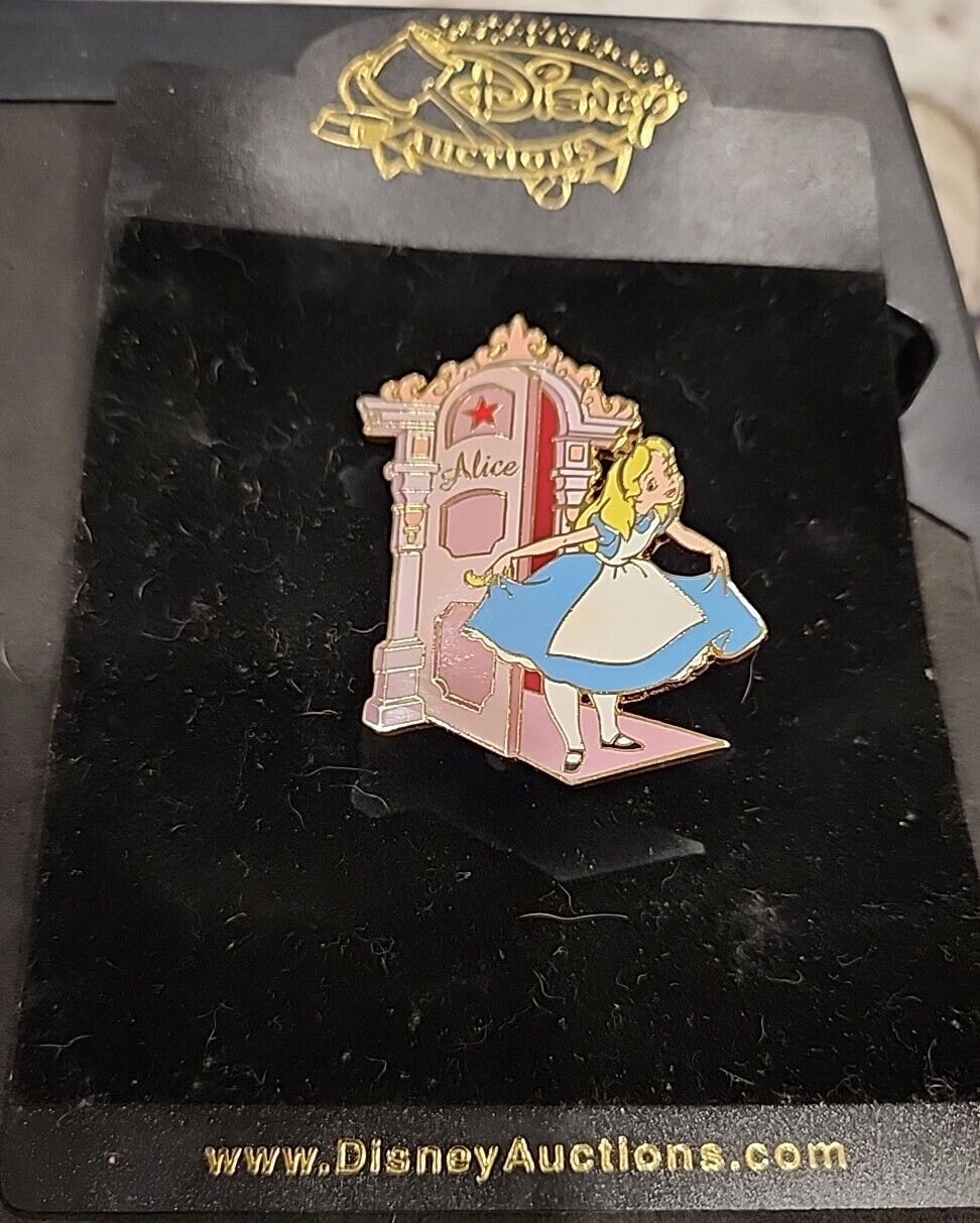 Disney Pin 30549 DA Dressing Room Door Alice in Wonderland LE 500 on Card