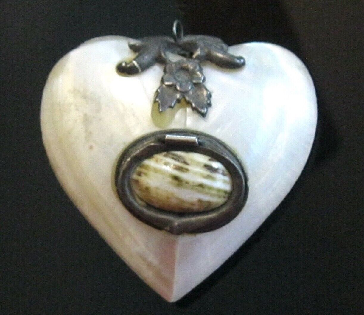 UNIQUE OLD ANTIQUE CLAM SHELL OVERSIZED HEART SHAPED PENDANT SNUFF OR SCENT BOX