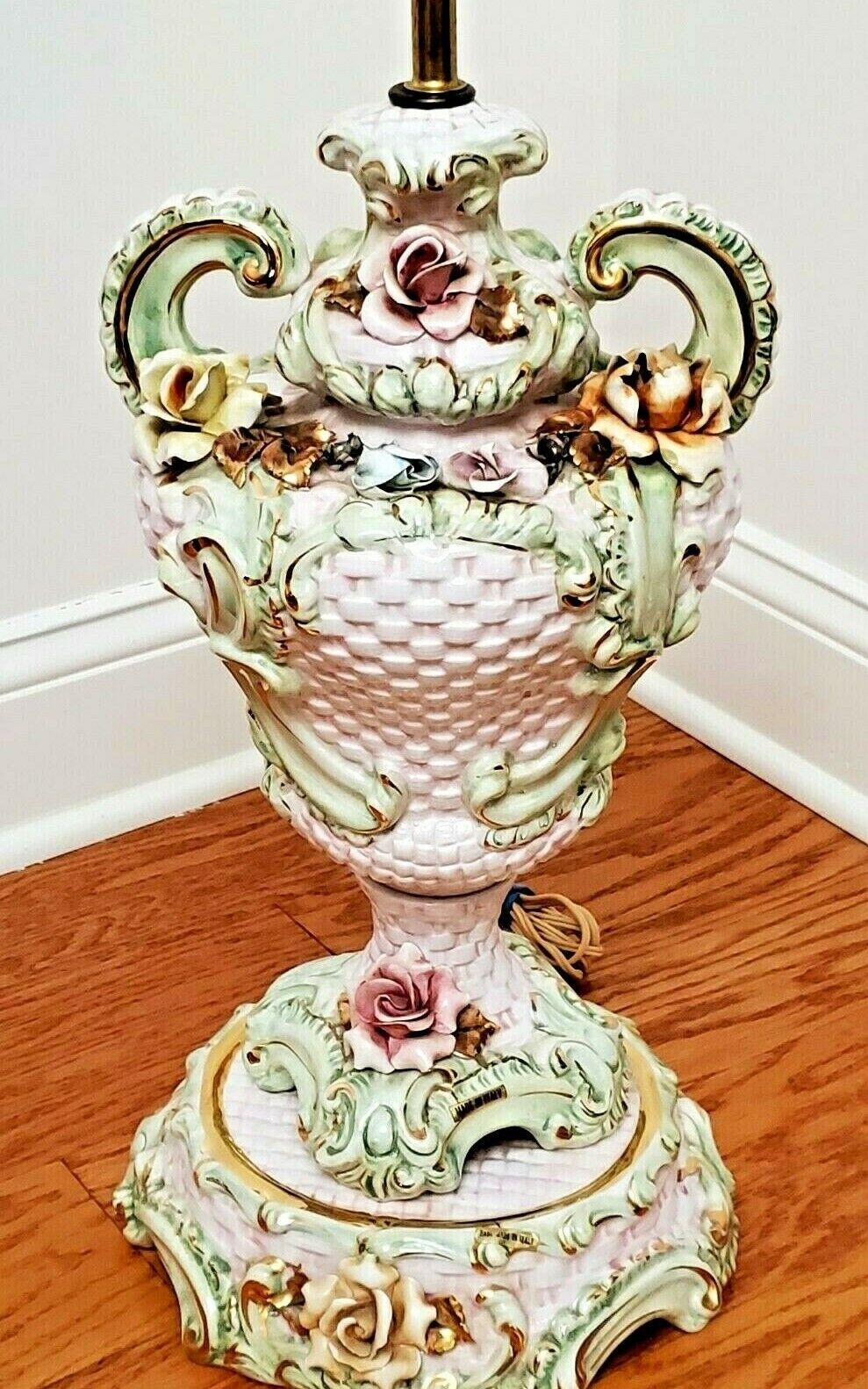 ANTIQUE CAPODIMONTE PORCELAIN ITALIAN ROSE FLOWER VICTORIAN LAMP WITH SHADE 