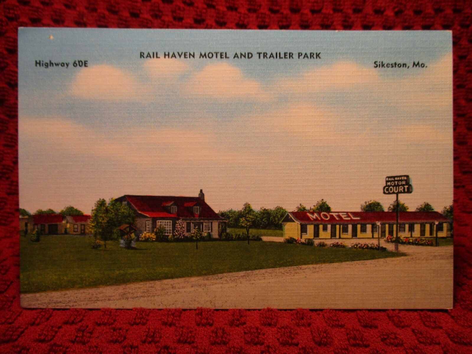 1930\'S. RAIL HAVEN MOTEL & TRAILER PARK. SIKESTON, MO POSTCARD I12