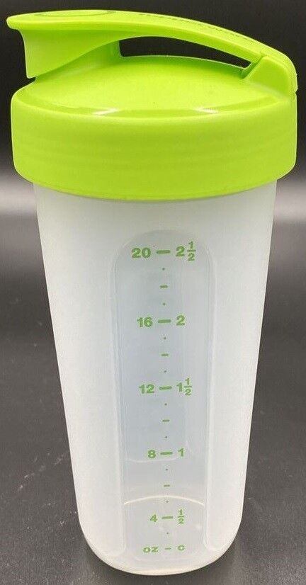 Tupperware Quick Shake Container Sheer And Verde Green New 20oz / 2.5 Cup