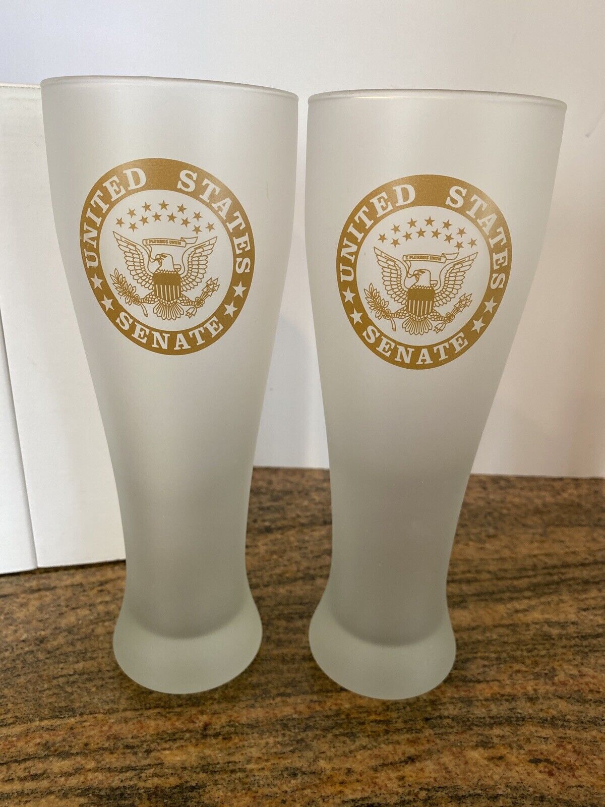 2 United States Senate Frosted Beer Glass Gold Eagle Seal Logo W/ Gift Shop Bag