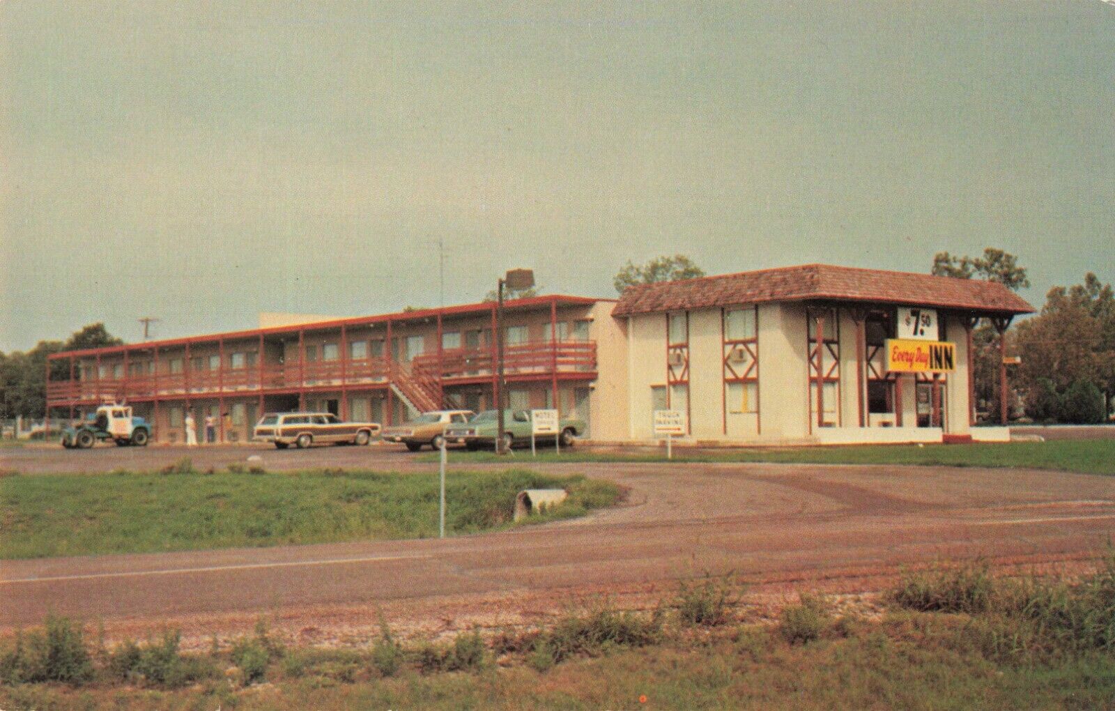 Every-Day Motor Inn Motel Service Station Waco Texas TX Chrome c1970 Postcard
