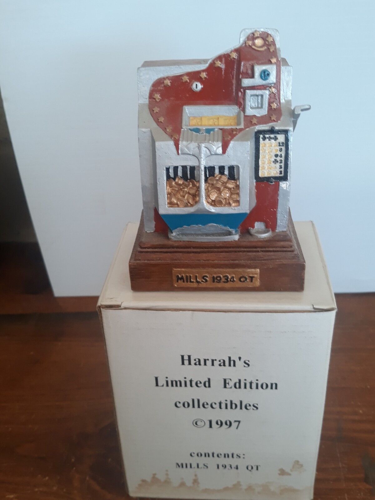 Harrahs limited Edition Collectables 1997 Mini Slot Machine