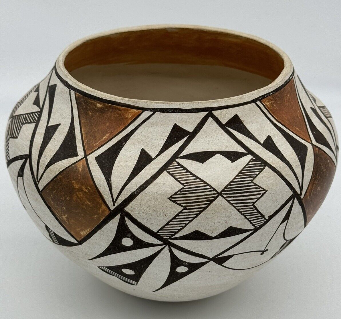 Native American Vintage Acoma Pottery Jar signed S.C. Antonio 31\