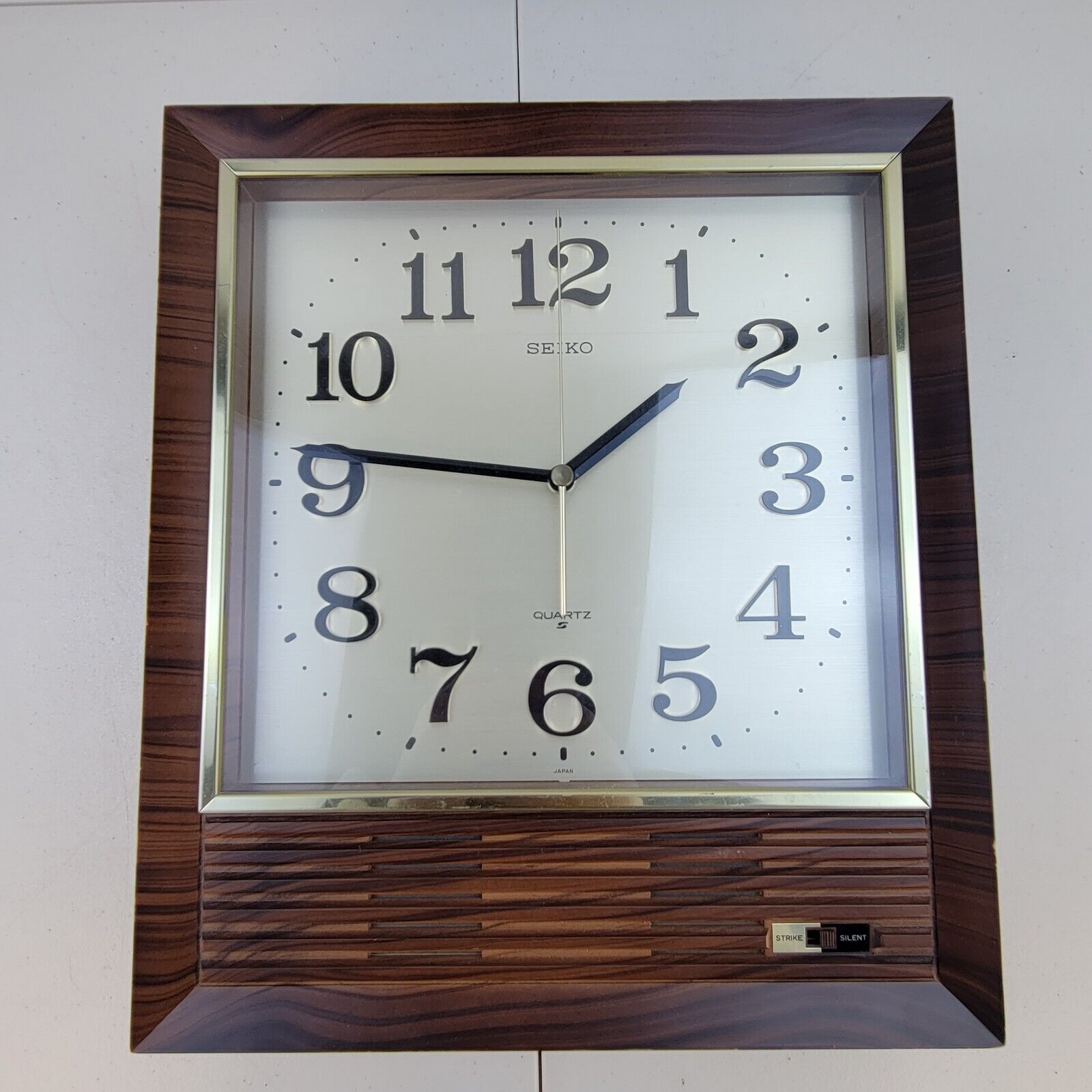 SEIKO Large Retro Quartz Wood Grain Striking Wall Clock with Chime QB508B